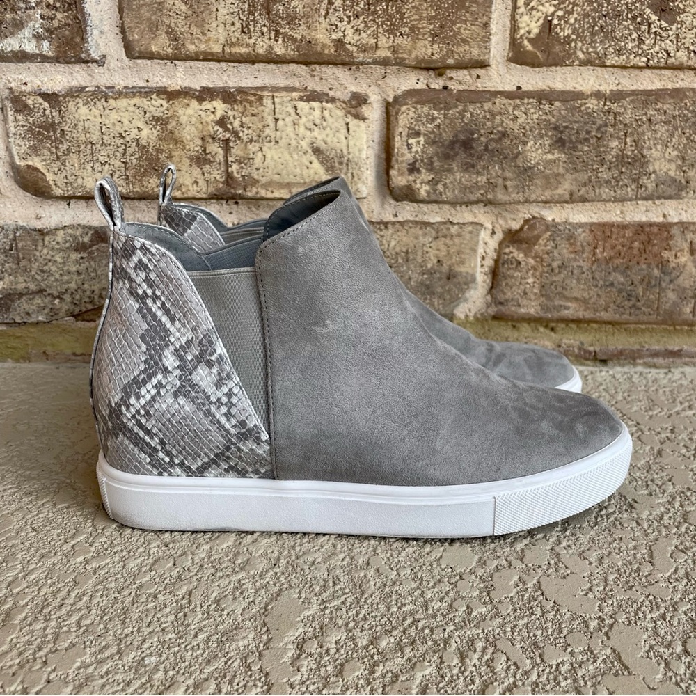 Steve Madden women’s wedge high top sneaker size 9M Cayden gray snakeskin